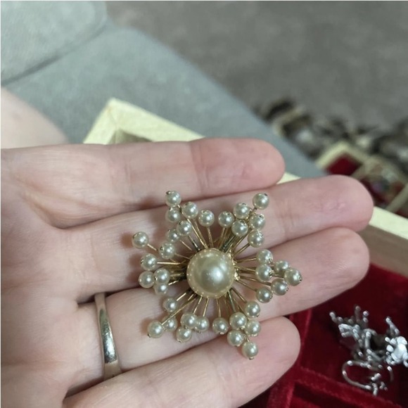 Vintage Pearl Brooch Snowflake - Picture 5 of 6